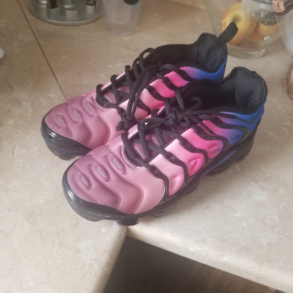 size 7 vapormax plus women's